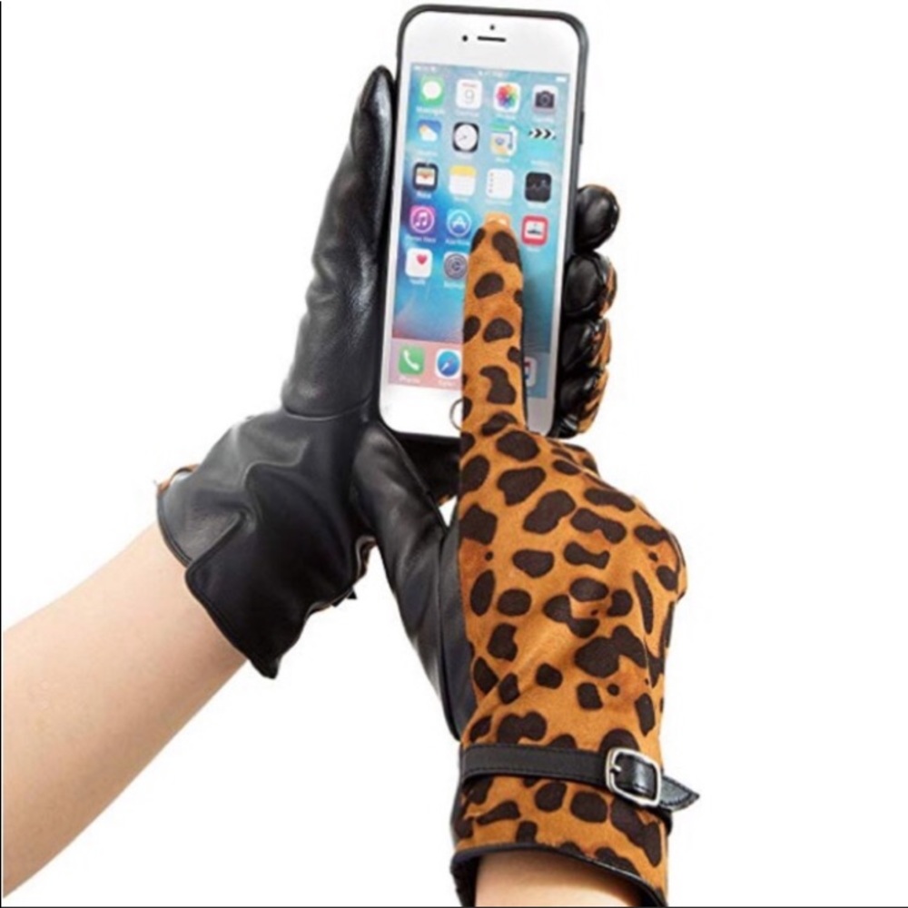 ✨Texting Leopard Winter Gloves ✨